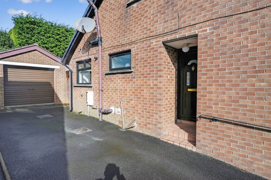 36 Sinclair Road North