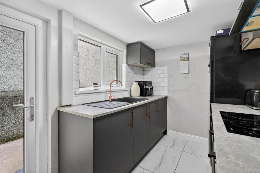 73 Railwayview Street