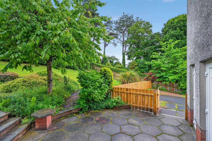 20 Strathleven Park