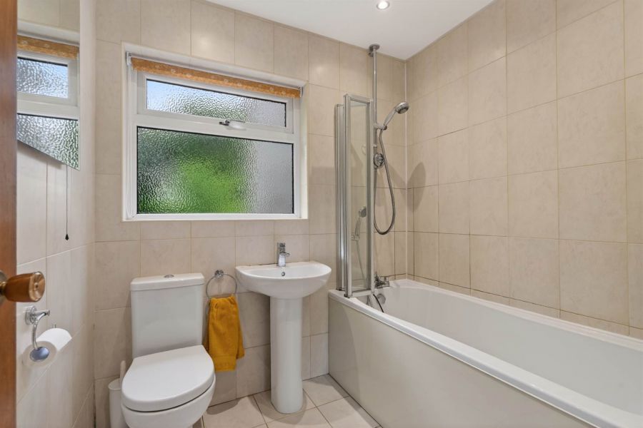 20 Strathleven Park