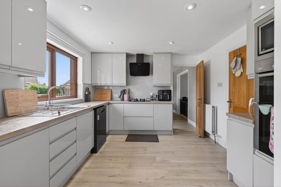 11 Lord Warden's Avenue