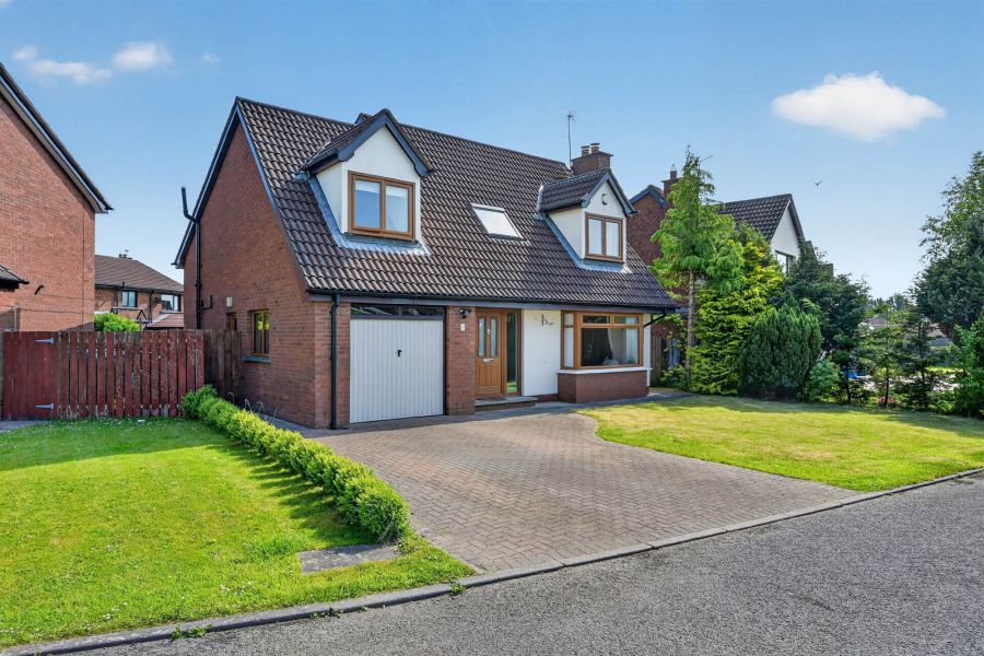 11 Lord Warden's Avenue