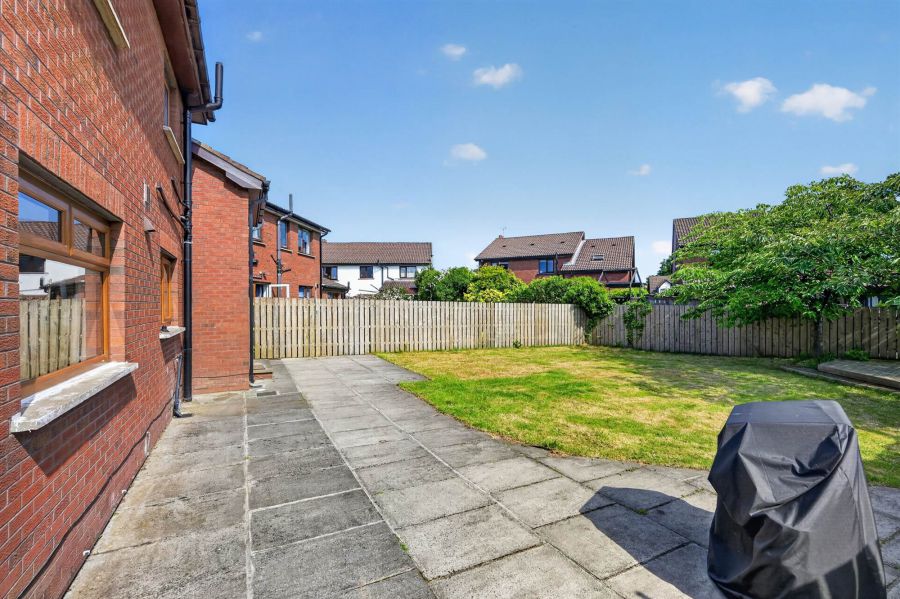 11 Lord Warden's Avenue