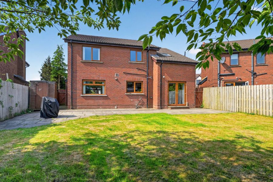 11 Lord Warden's Avenue