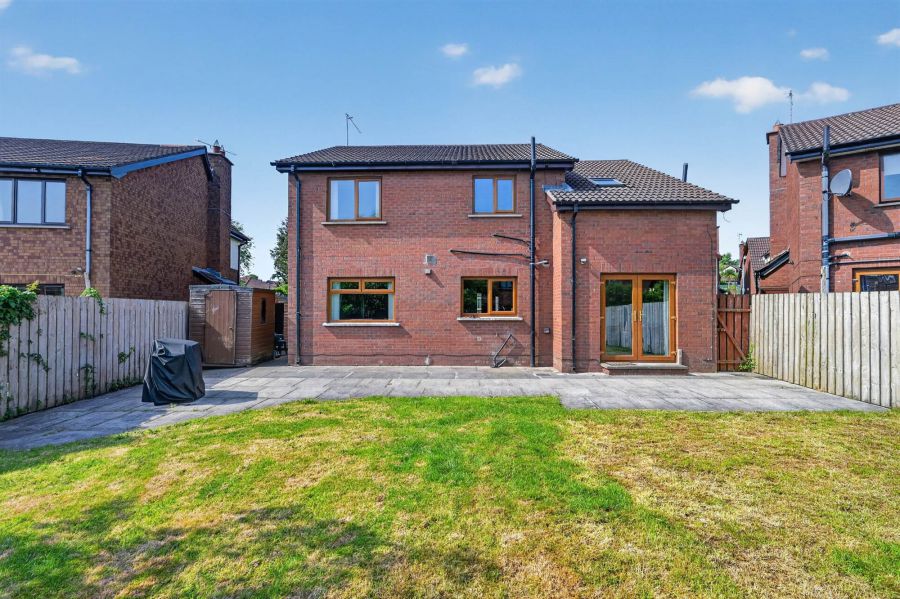 11 Lord Warden's Avenue