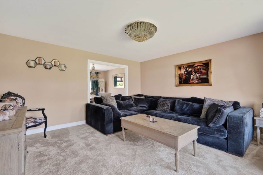 11 Lord Warden's Avenue