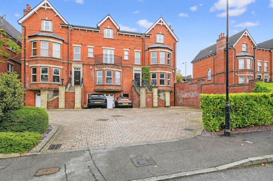 26 Demesne Gate