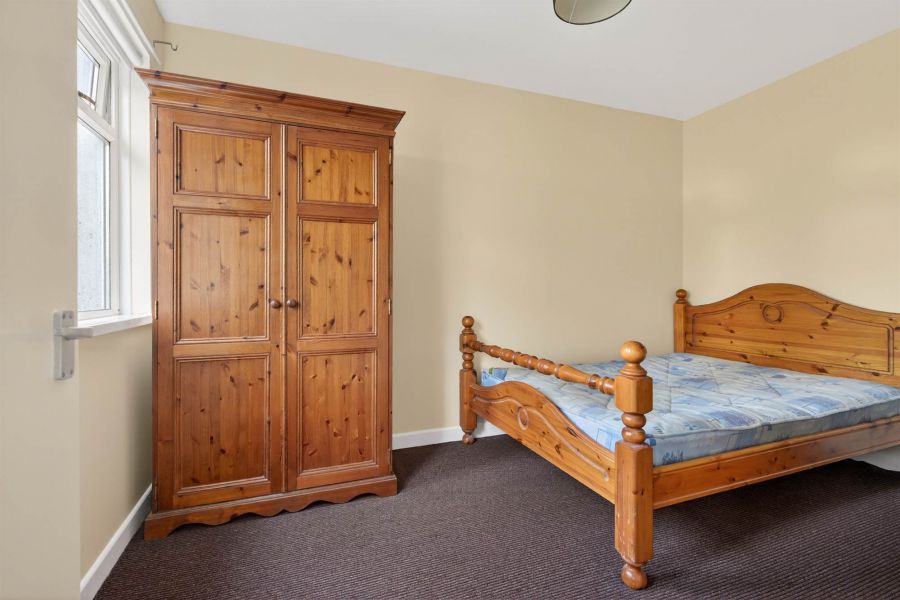 Apt 3  1 Sandown Park