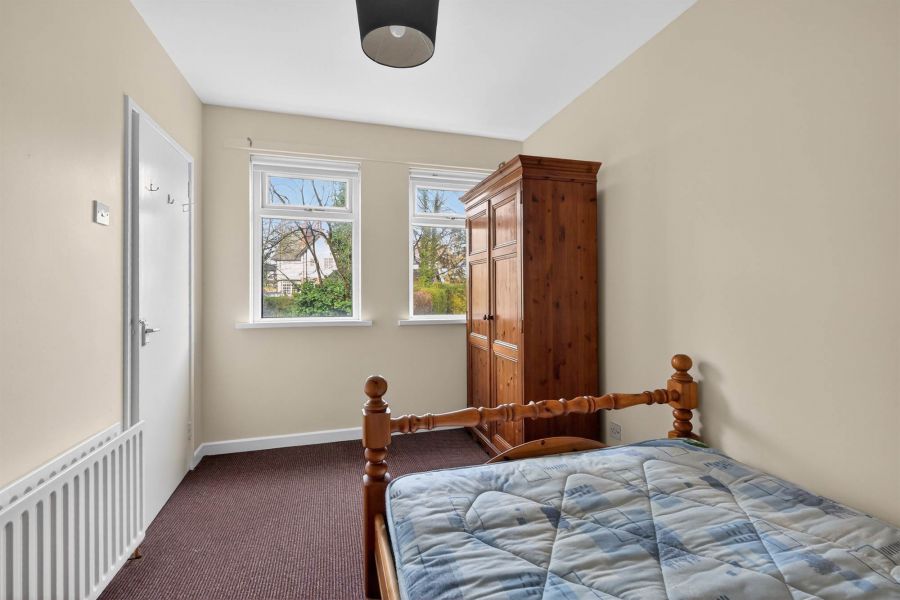 Apt 3  1 Sandown Park