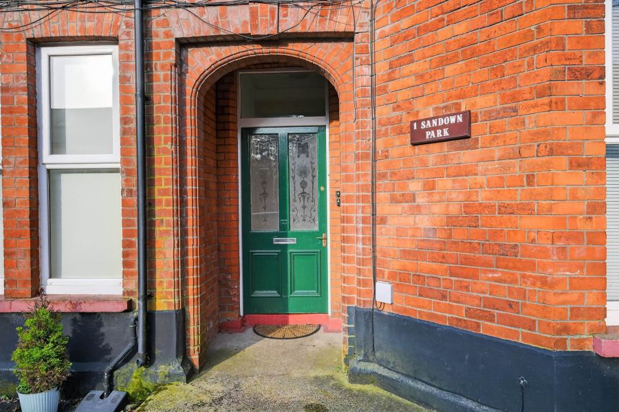 Apt 3  1 Sandown Park