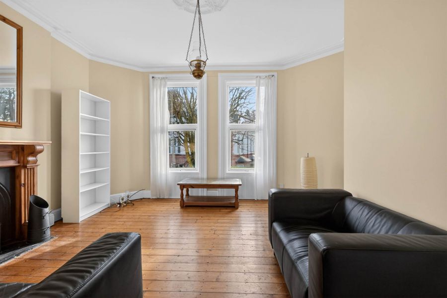 Apt 3  1 Sandown Park