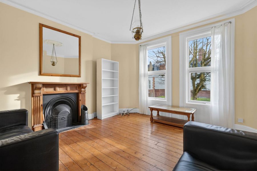 Apt 3  1 Sandown Park