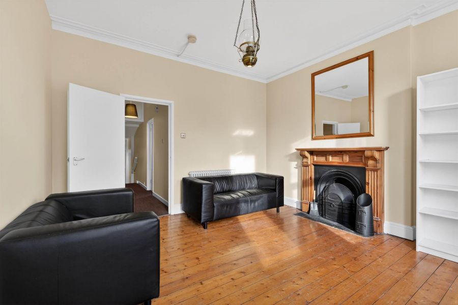 Apt 3  1 Sandown Park