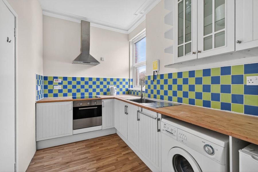 Apt 3  1 Sandown Park