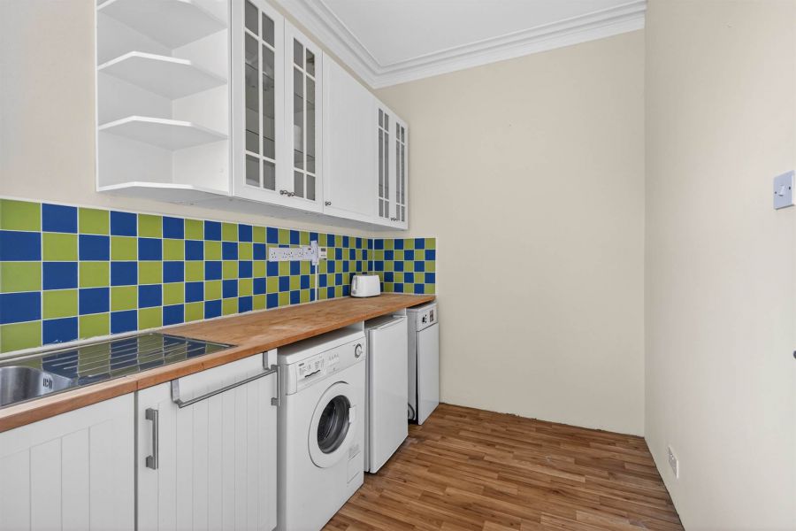 Apt 3  1 Sandown Park