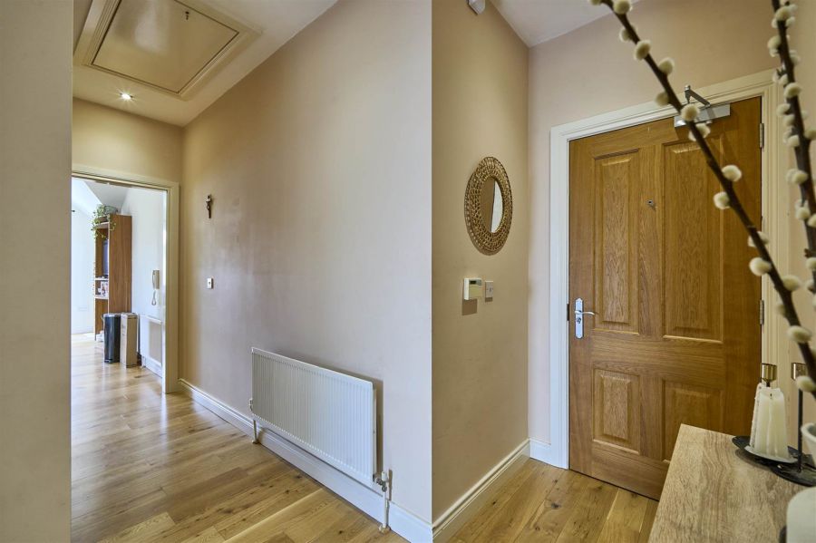 Apt 8 Holly Hall