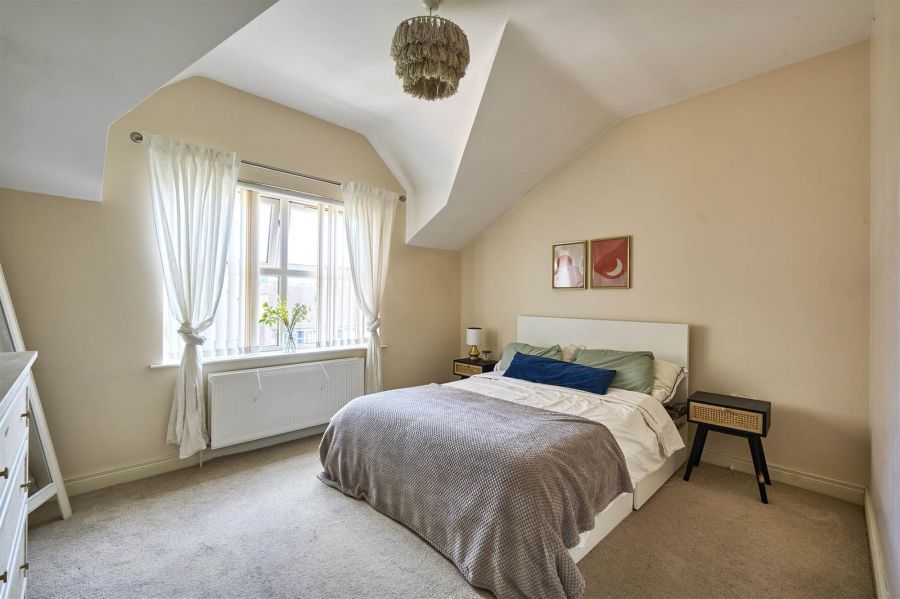 Apt 8 Holly Hall