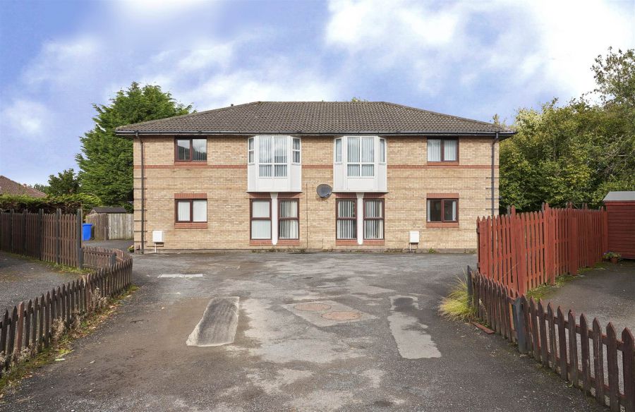 17A Briarwood Park