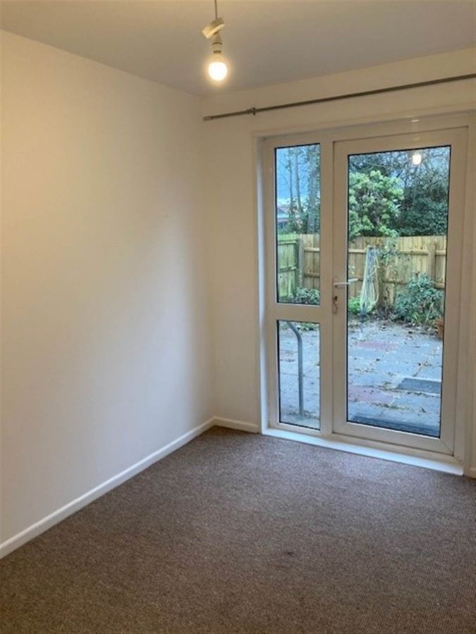 17A Briarwood Park