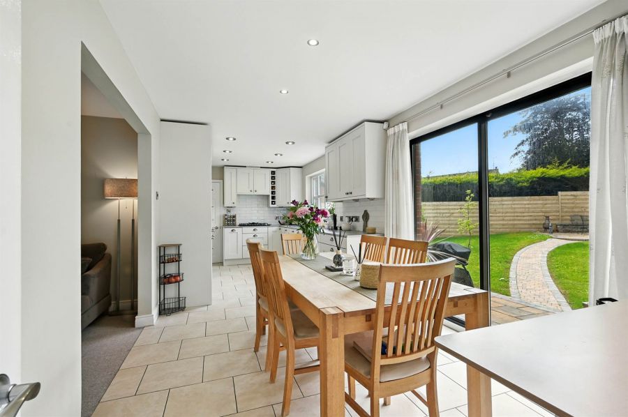 32 Meadowbank