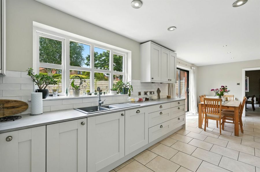 32 Meadowbank
