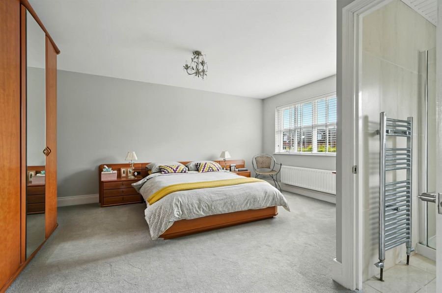 32 Meadowbank