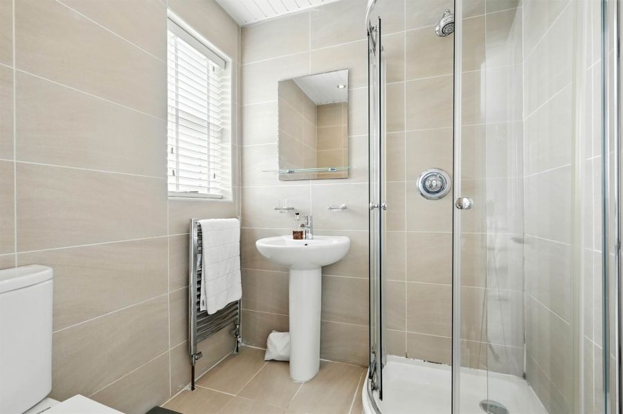 32 Meadowbank