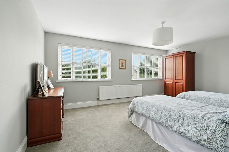 32 Meadowbank