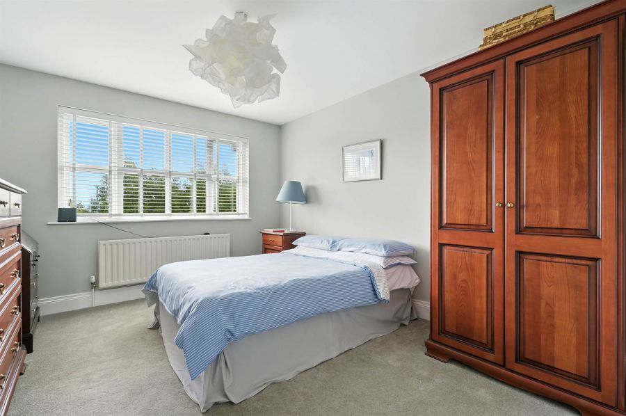 32 Meadowbank
