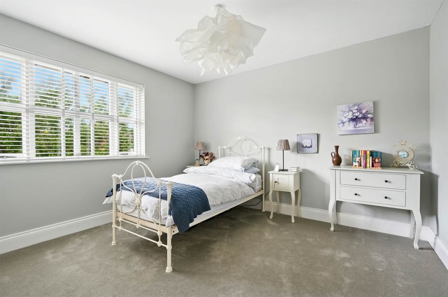 32 Meadowbank 32 Meadowbank