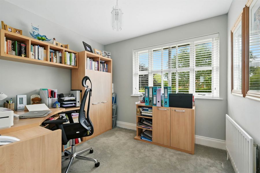 32 Meadowbank