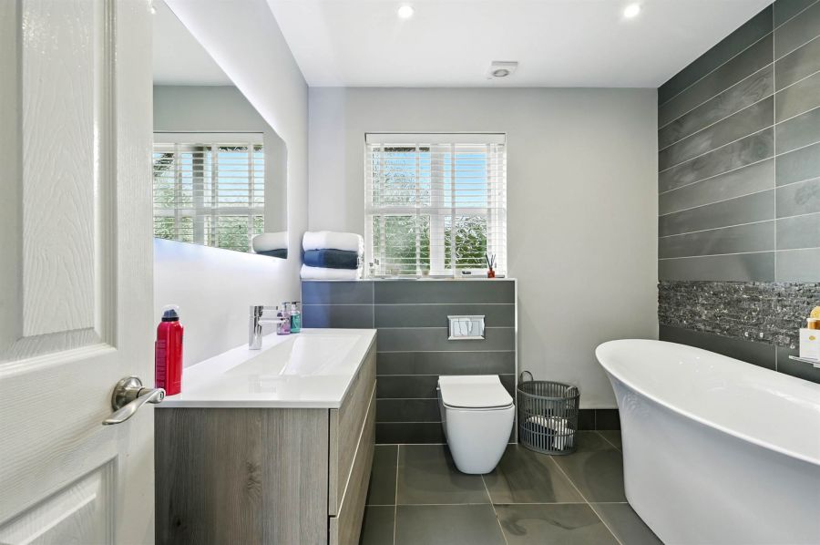 32 Meadowbank