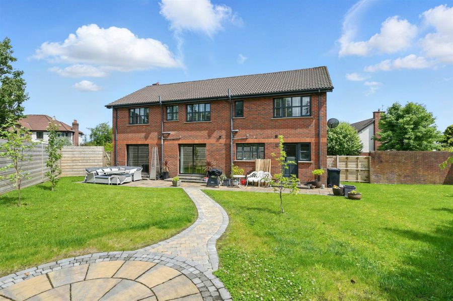 32 Meadowbank