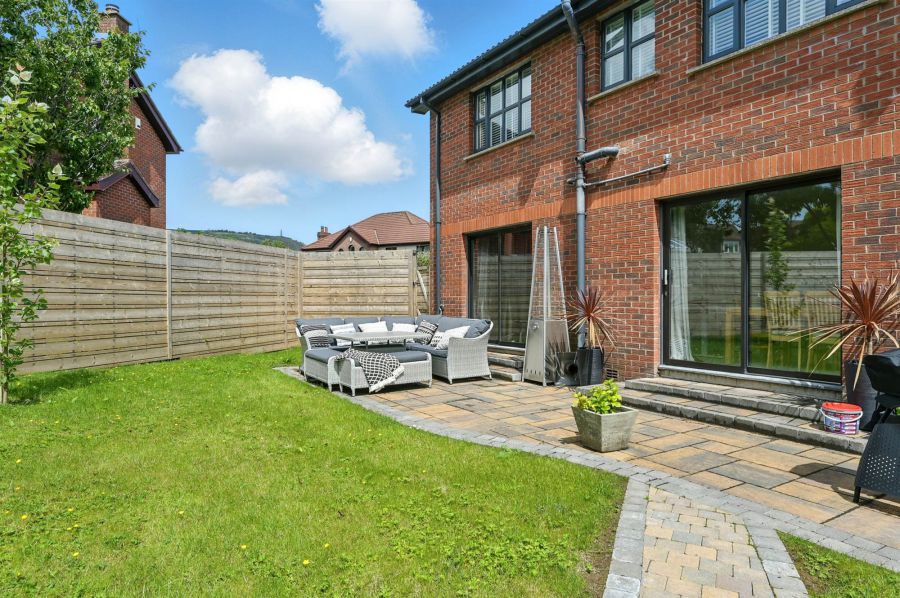32 Meadowbank