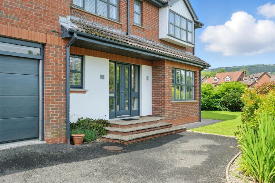 32 Meadowbank