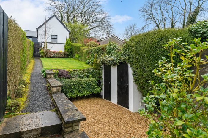 Crawfordsburn Cottage & Cherrytree Cottage, 20 Main Street