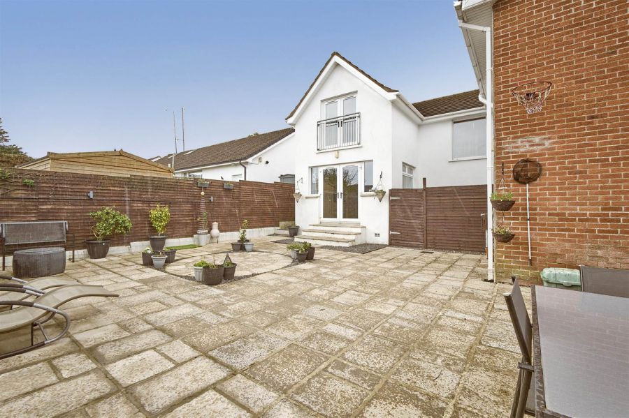 7 Ambleside Road