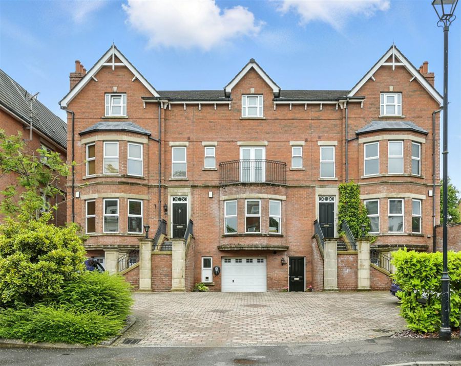25 Demesne Gate