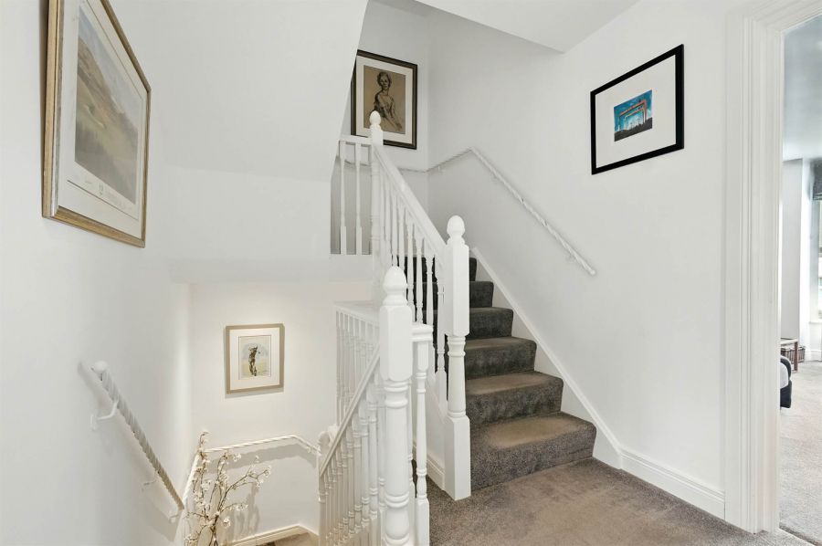 25 Demesne Gate