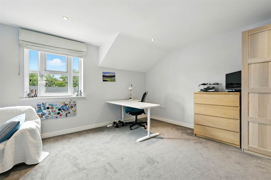 25 Demesne Gate