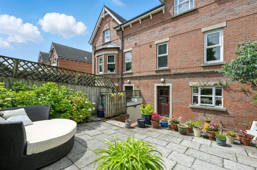 25 Demesne Gate