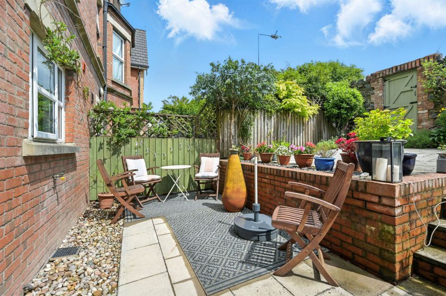 25 Demesne Gate