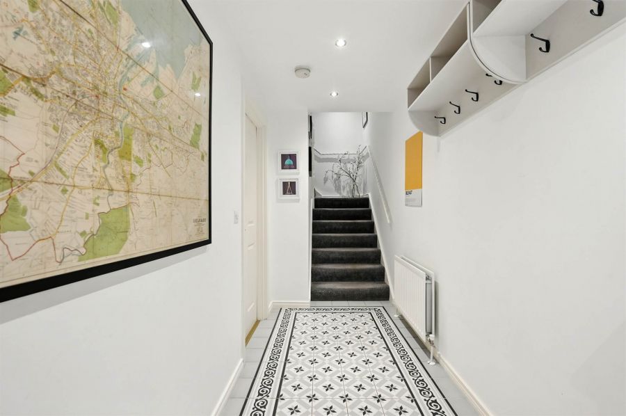 25 Demesne Gate