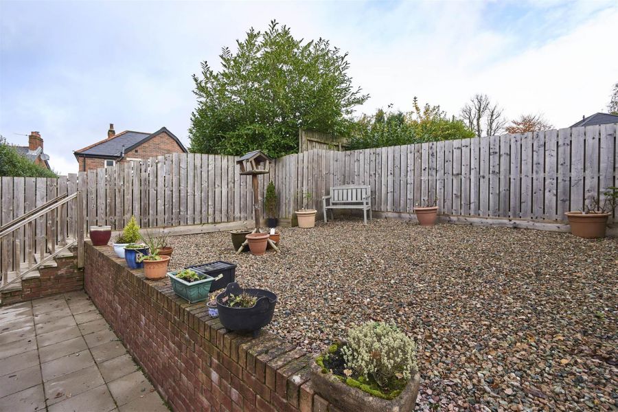 1b Kingsway Drive