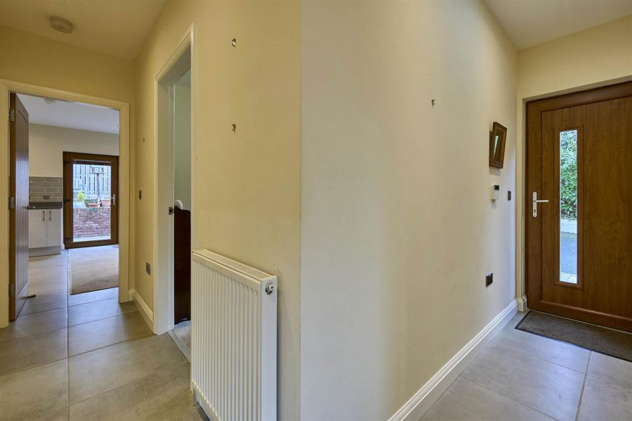 1b Kingsway Drive