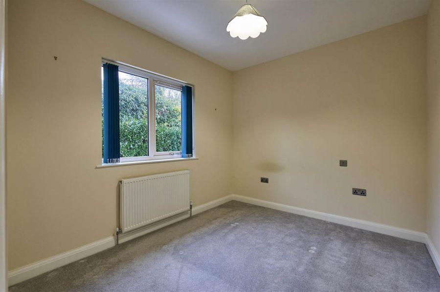 1b Kingsway Drive