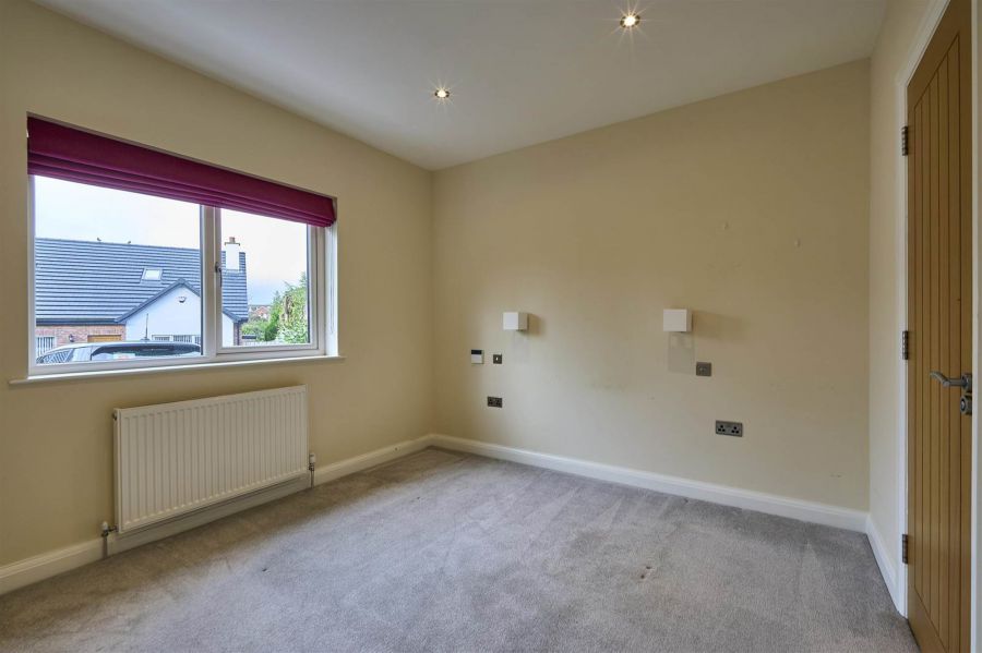 1b Kingsway Drive