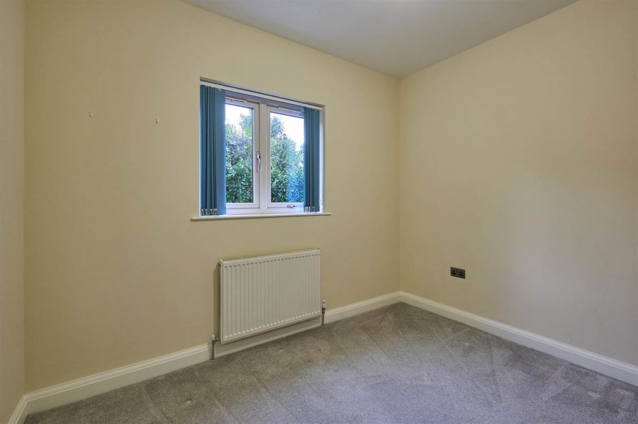1b Kingsway Drive