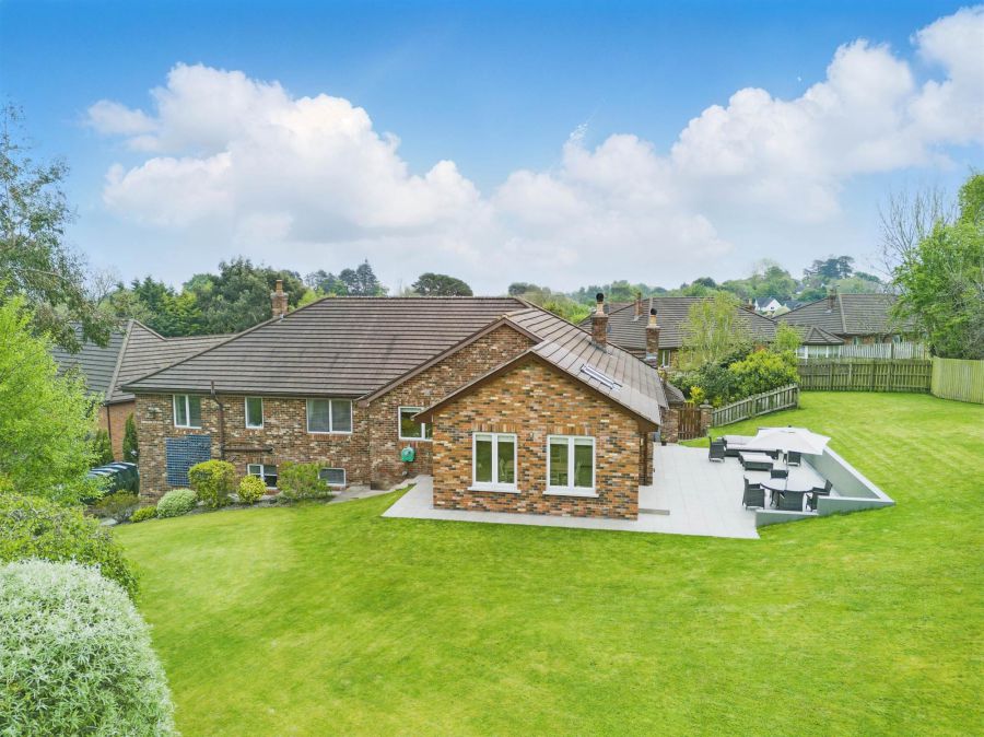 14 Manor Hill