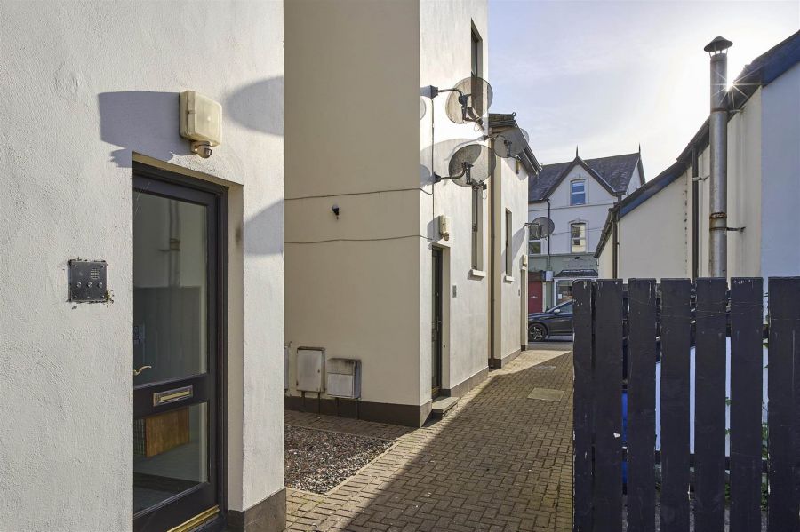 Apt 5 1 Station Square